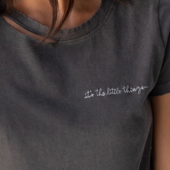 NEW distressed “it’s the little things” T-shirt - Picture 2 of 11